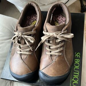 Keen Women’s Presidio Leather shoe outdoor hiking. Size 10. BRAND NEW!